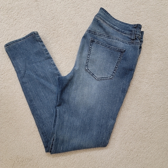 Chico's Platinum Shimmer Jeans - Picture 1 of 8